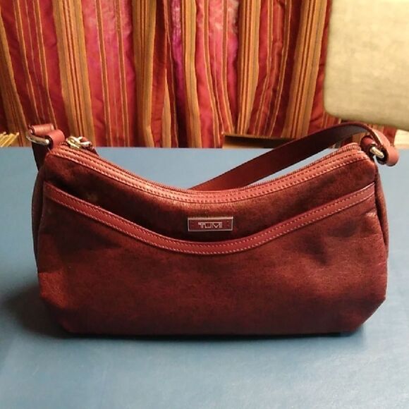 Tumi Women's Burgundy Shoulder Bag 2 zipper areas back pouch with pocket - Picture 1 of 11